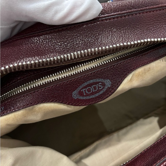Tod’s Leather Shoulder Bag - Picture 12 of 15